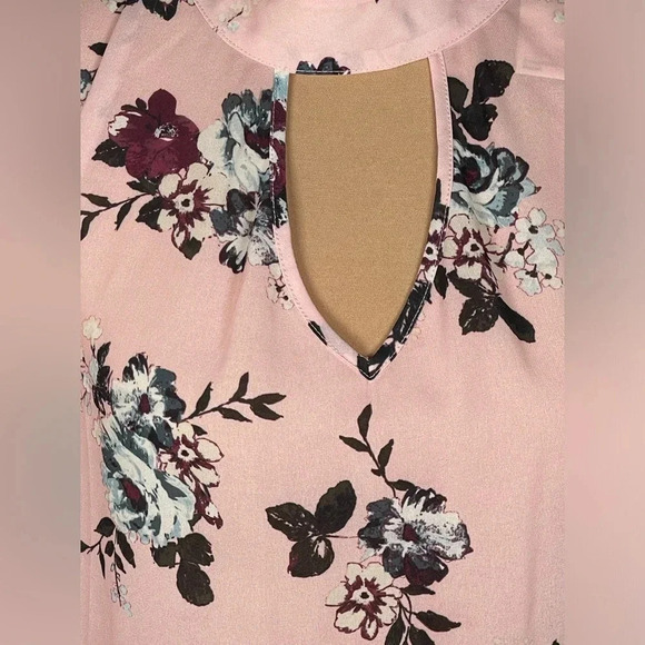 Living Doll Blouse with Keyhole Front Sz Medium Pink Floral Top Bell Sleeve NWT‎ - Picture 4 of 8